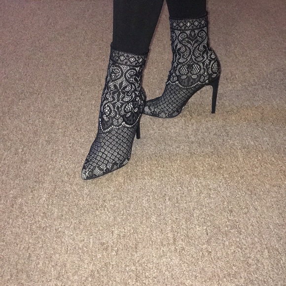 ♠️NWT Steve Madden Lace Sock Bootie - Picture 3 of 8